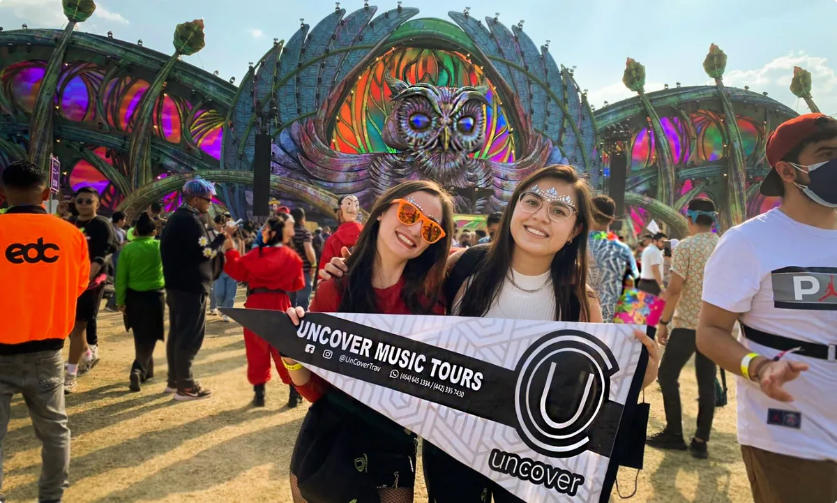 Chicas Uncover en el EDC